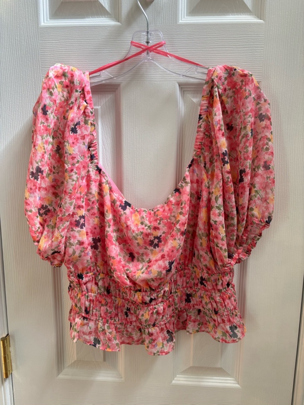 ASTR The Label Woman’s Pink Floral Smocked Puff Sleeve Top, Size XL, NWOT - Picture 3 of 4